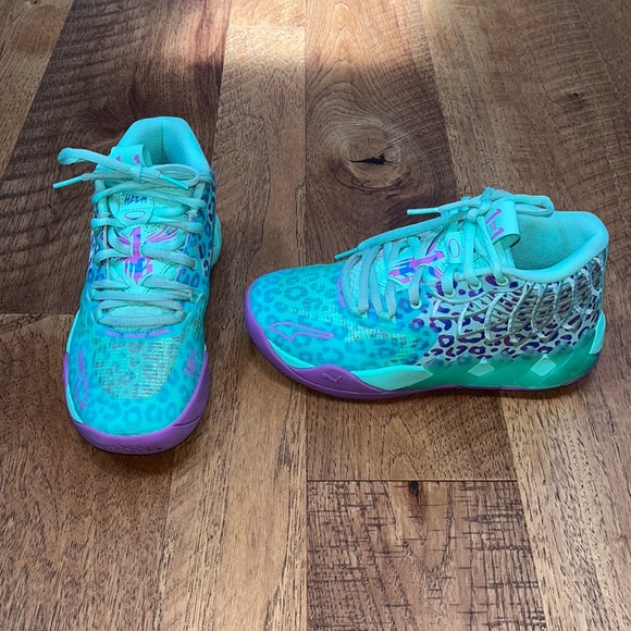 Puma Boy’s LaMelo Green and Purple Sneakers Size US 5.5 - Picture 1 of 6